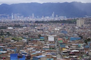 Au moins huit personnes ont été tuées dans un glissement de terrain qui s'est produit lundi soir sur la route reliant Bogota au sud-est de la Colombie (illustration).